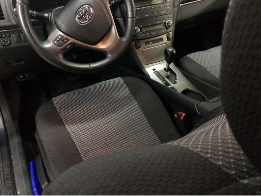 Авточехлы на Toyota Avensis T27